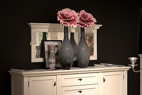 dresser-3779628_1920.jpg